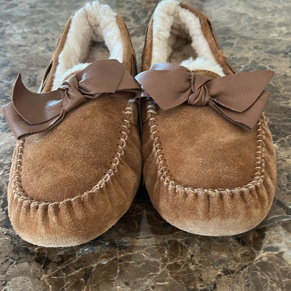 UGG Dakota Chestnut Sheepskin Leather Bow Slippers size 11 - Picture 6 of 16
